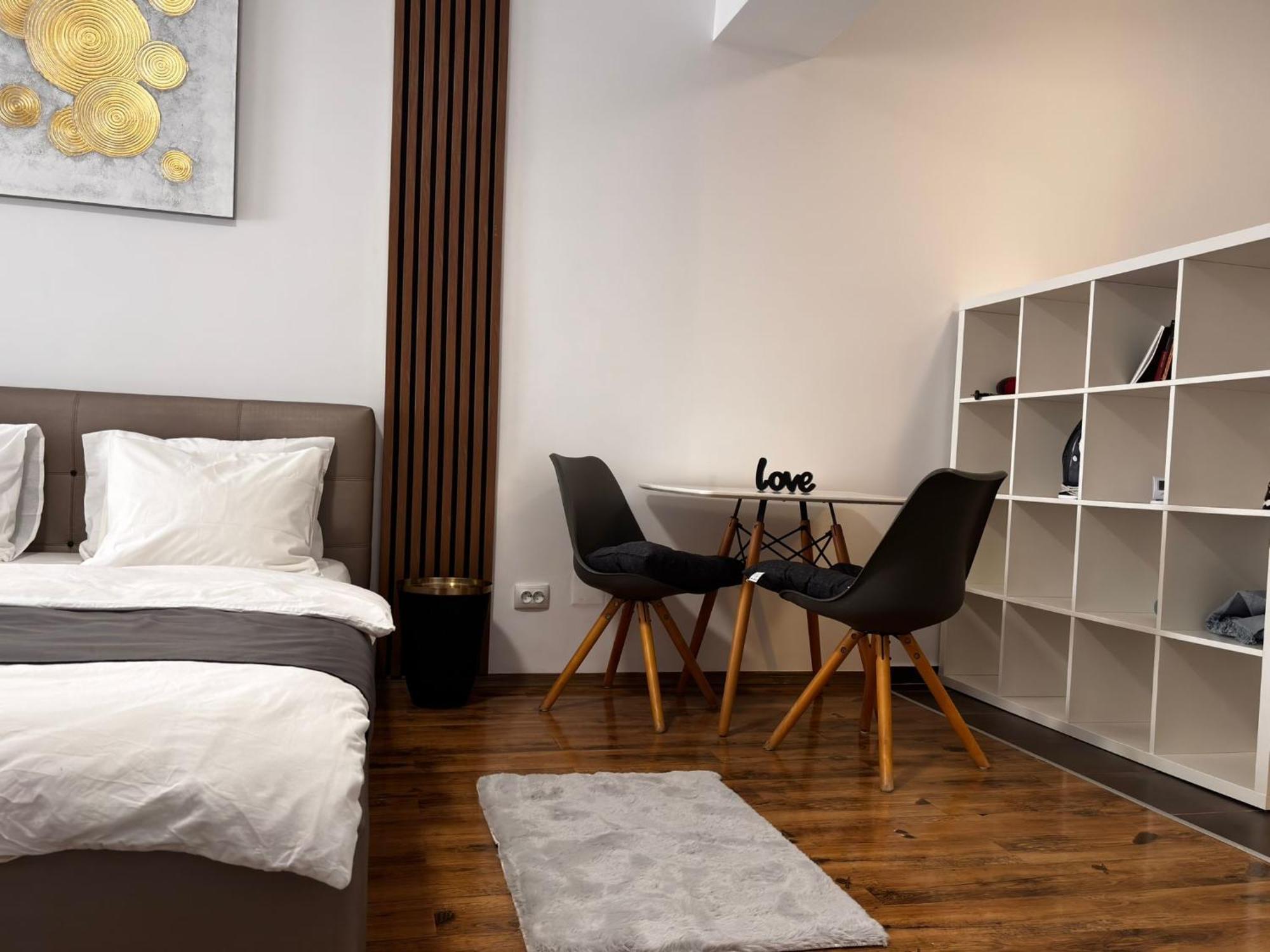Central Studio Bucharest Бухарест Экстерьер фото