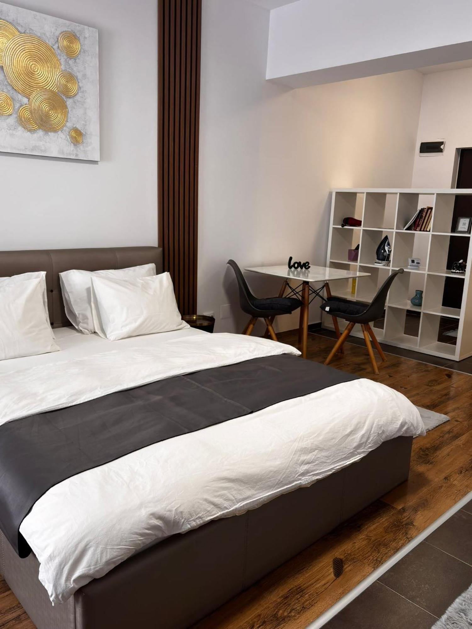 Central Studio Bucharest Бухарест Экстерьер фото